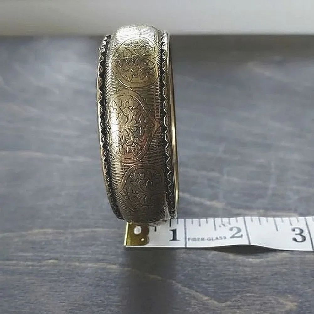 Vtg brass plated patterned rounded bangle - Picture 4 of 6